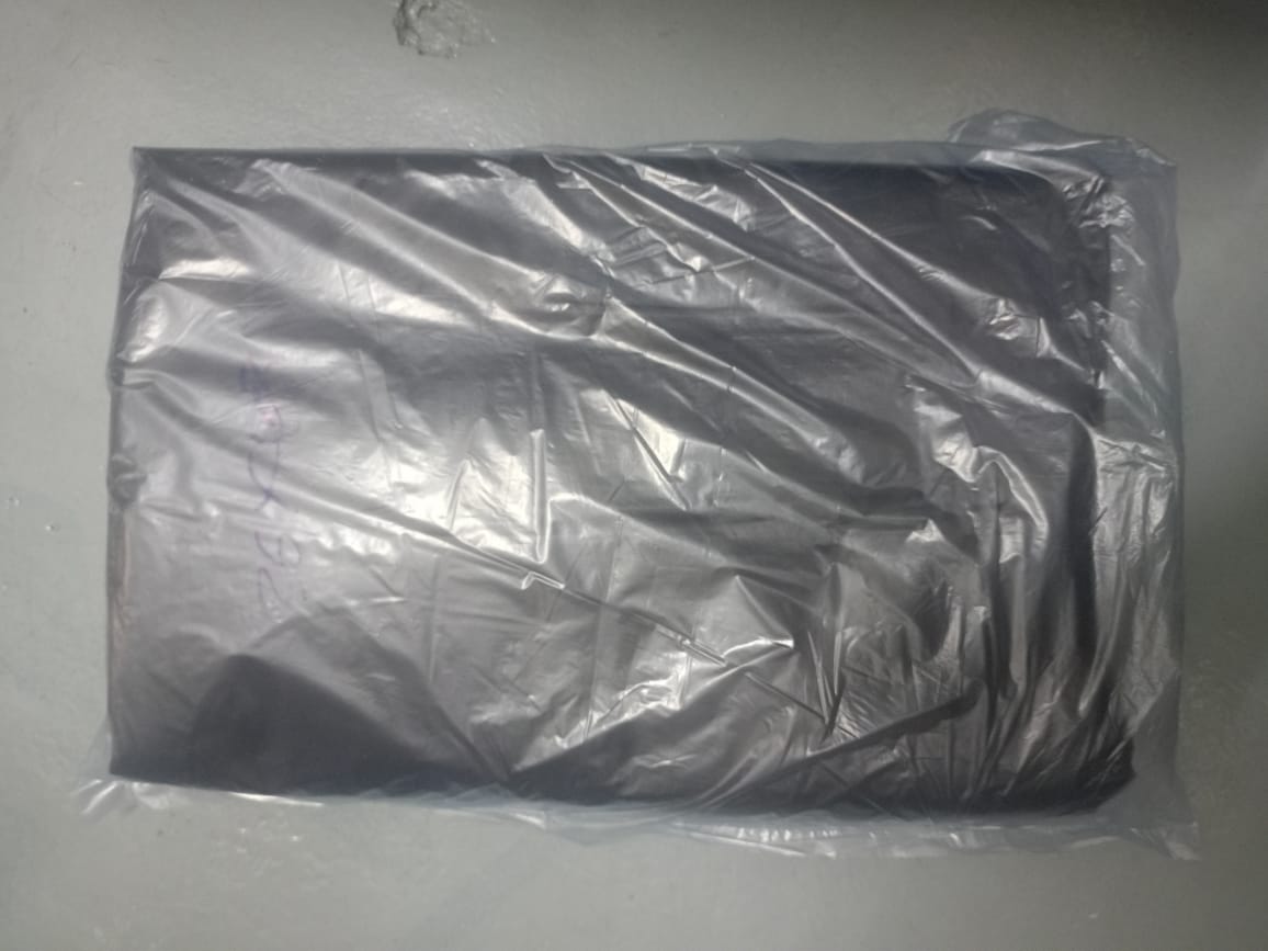 PLASTIK HITAM 36 X 48